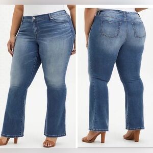 Torrid Luxe Slim Bootcut Jeans Super
Stretch Light Wash Size